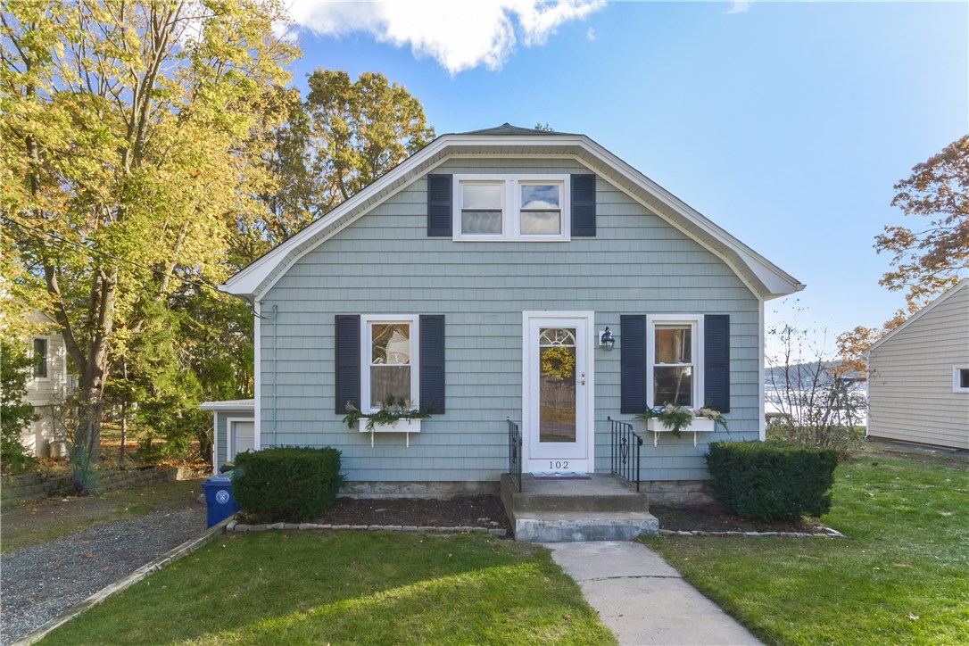 102 Davidson Road Warwick, RI 02886 - Photo 2 of 37