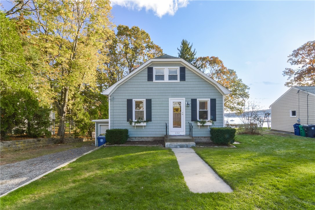 102 Davidson Road Warwick, RI 02886 - Photo 3 of 37