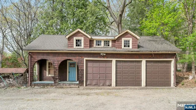 $1,800,888 | 17 Hillside Avenue, Upper Saddle River, NJ 07458