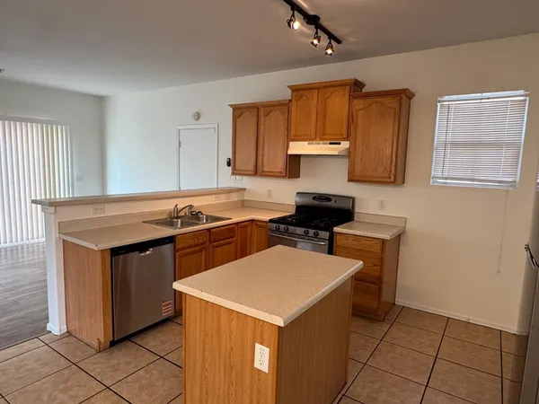 $2,095 | 4113 West Irwin Avenue, Phoenix, AZ 85041