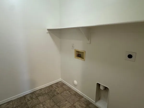 $2,095 | 4113 West Irwin Avenue, Phoenix, AZ 85041