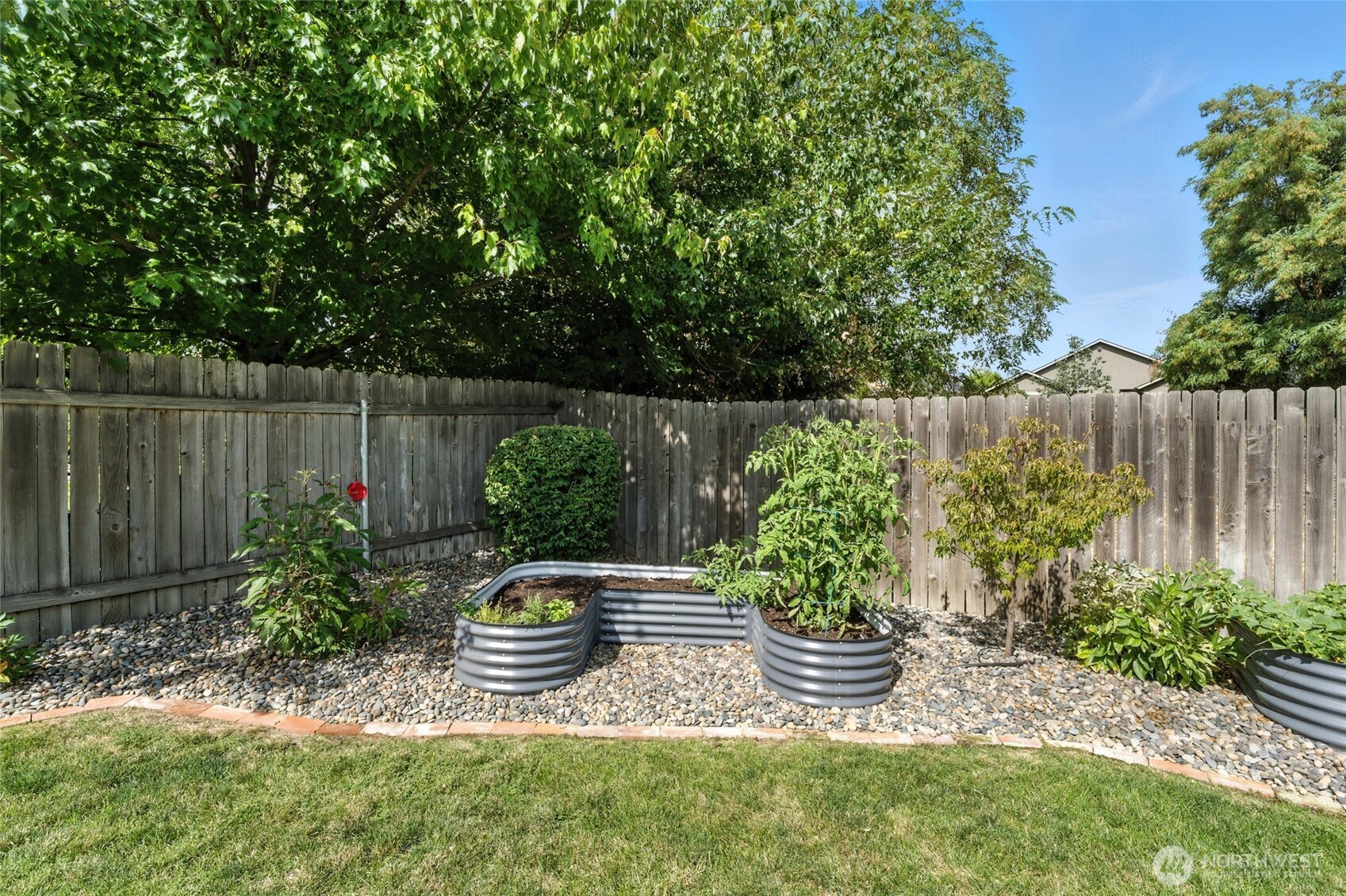1931 Gemstone Drive Walla Walla, WA 99362 - Photo 33 of 40 a garden view with a seating space