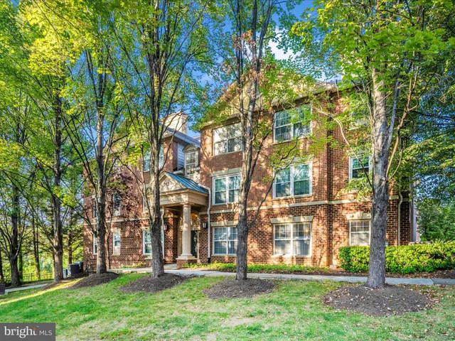 a view of a yard in front of a building