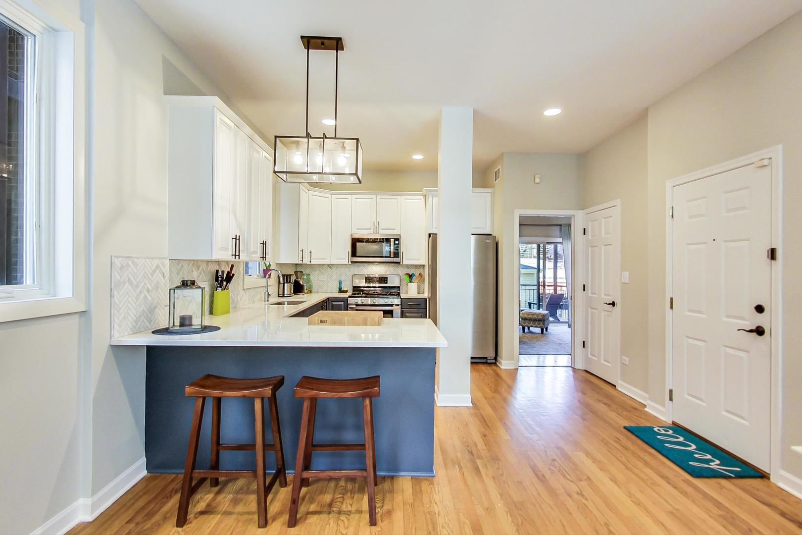1826 West Rice Street, Unit 1 Chicago, IL 60622 - Photo 14 of 37