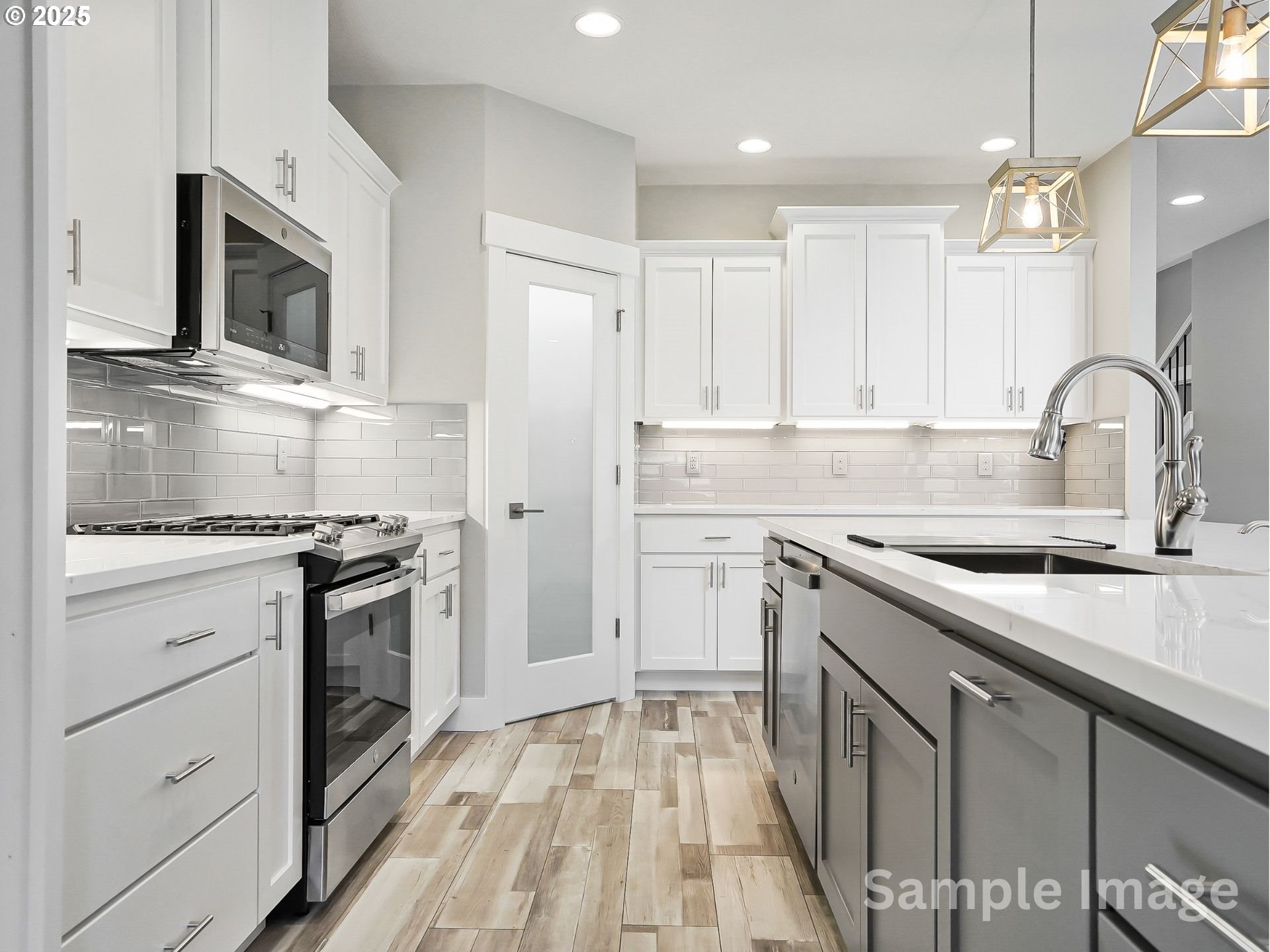 785 Riley Drive Northeast Silverton, OR 97381 - Photo 11 of 41 Gallery Image 11