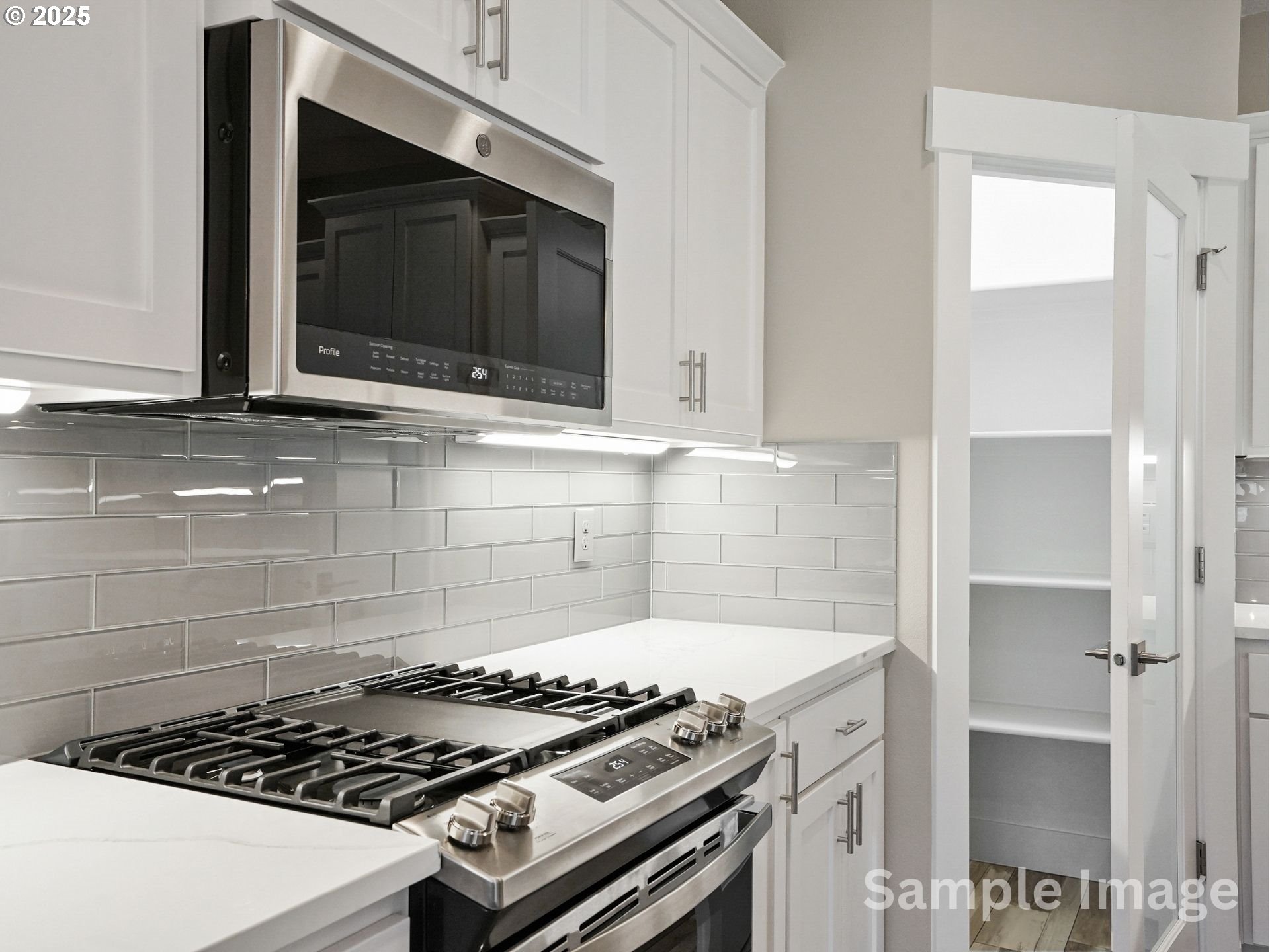 785 Riley Drive Northeast Silverton, OR 97381 - Photo 12 of 41 Gallery Image 12