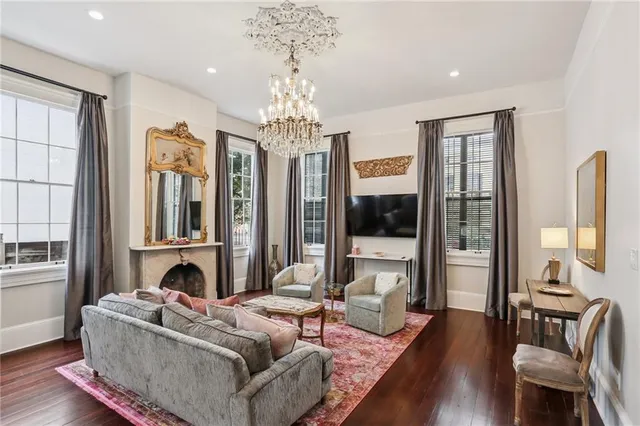 $4,000 | 817 Esplanade Avenue, Unit 1A, New Orleans, LA 70116