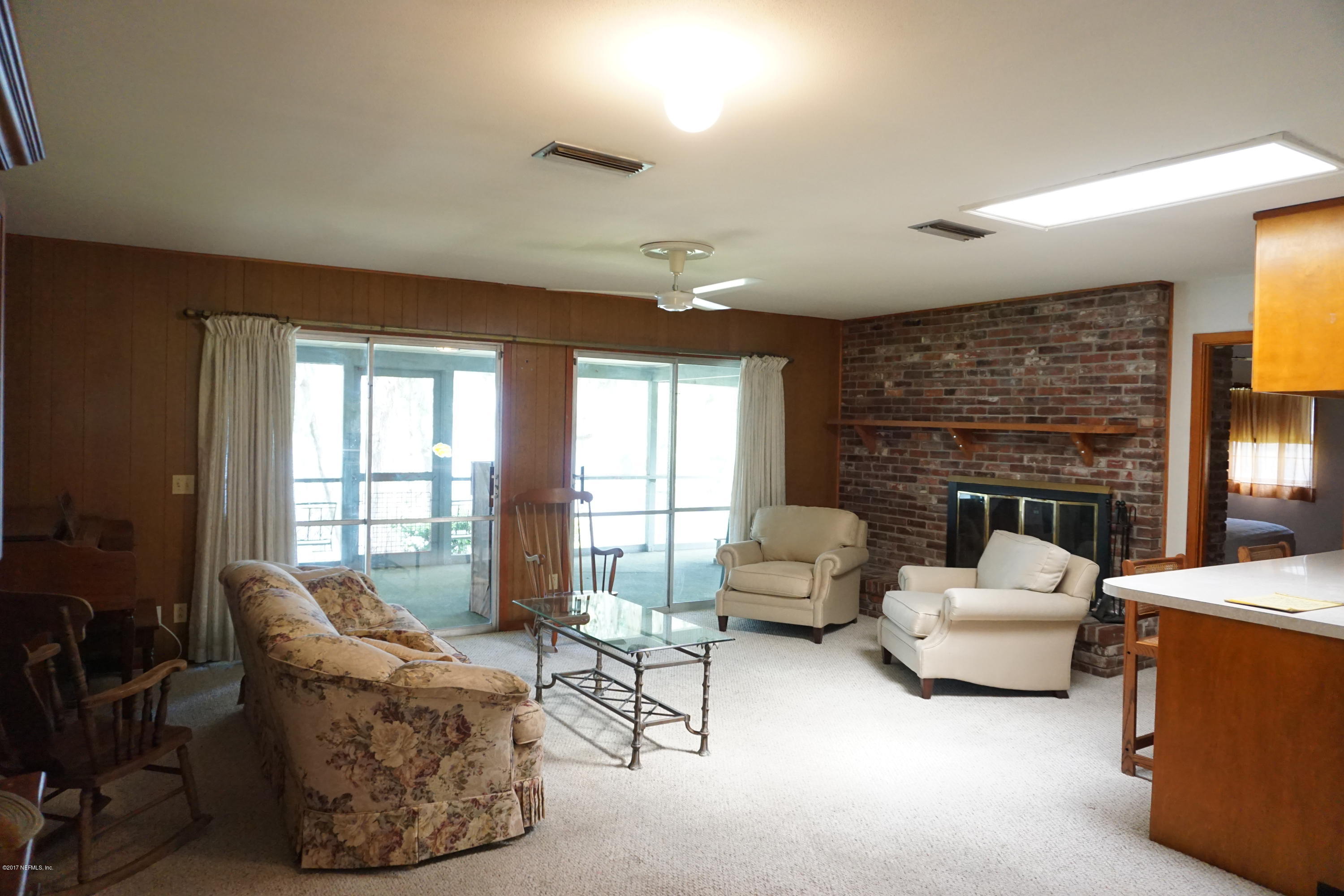 264 Wesley Road Green Cove Springs, FL 32043 - Photo 9 of 26 Living room/Kitchen