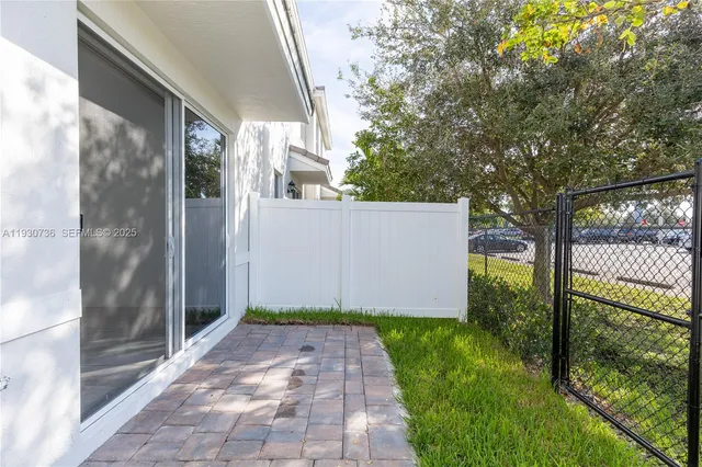 a view of backyard with garden