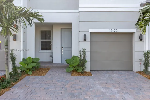 a view of a entryway of the house