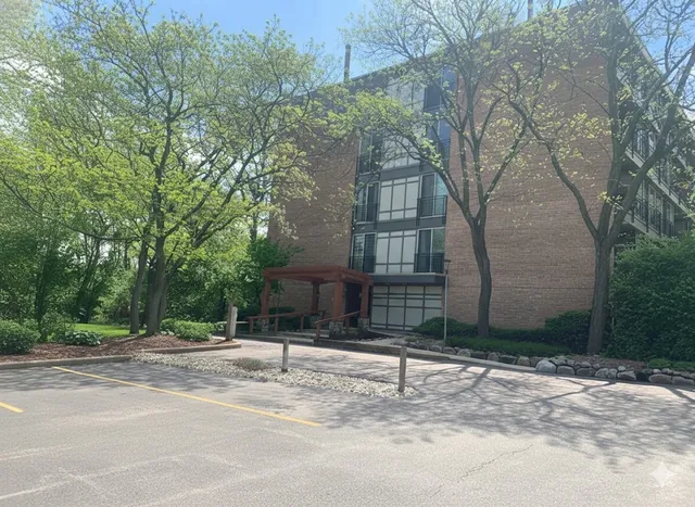 $1,395 | 5820 Oakwood Drive, Unit 5C, Lisle, IL 60532