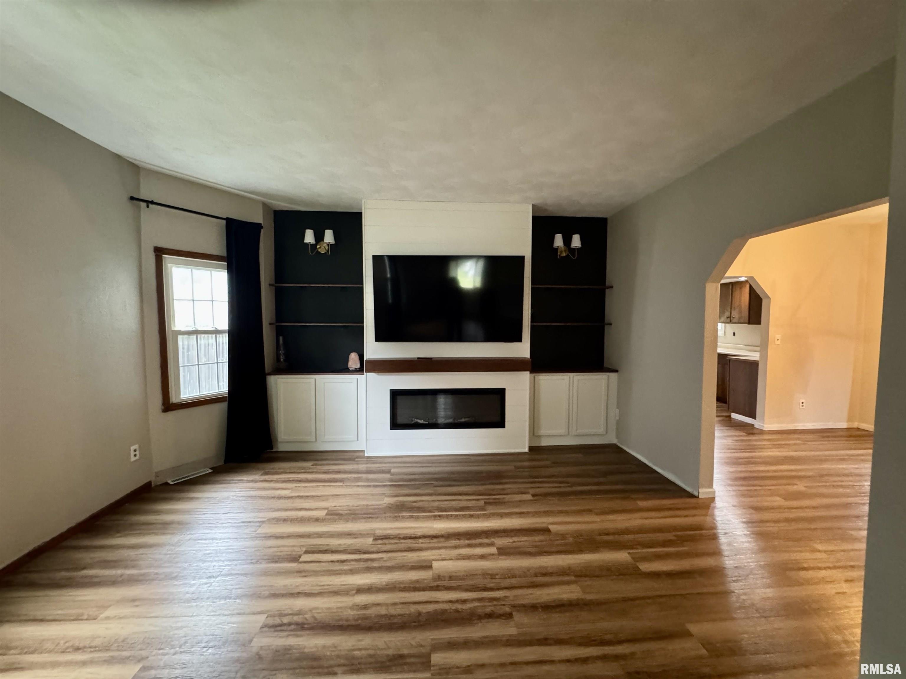 388 West Maple Street Canton, IL 61520 - Photo 11 of 38