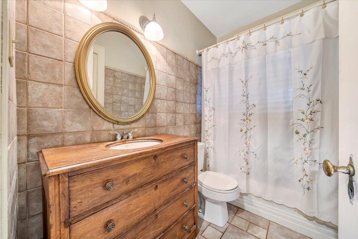 1811 Warrington Road Southwest Roanoke, VA 24015 - Photo 13 of 53 13-MIB08943