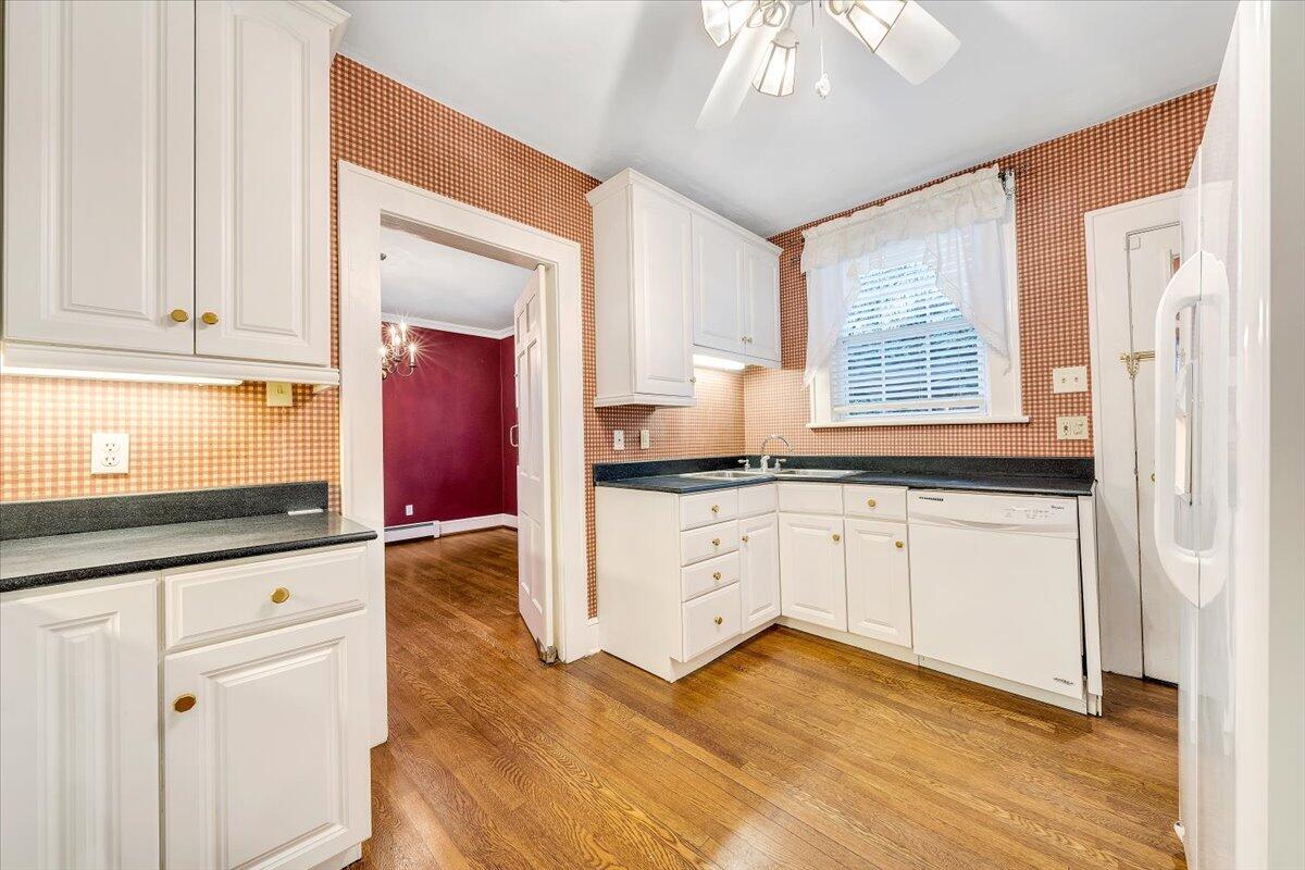 1811 Warrington Road Southwest Roanoke, VA 24015 - Photo 16 of 53 16-MIB08952