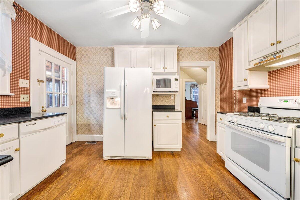 1811 Warrington Road Southwest Roanoke, VA 24015 - Photo 17 of 53 17-MIB08955