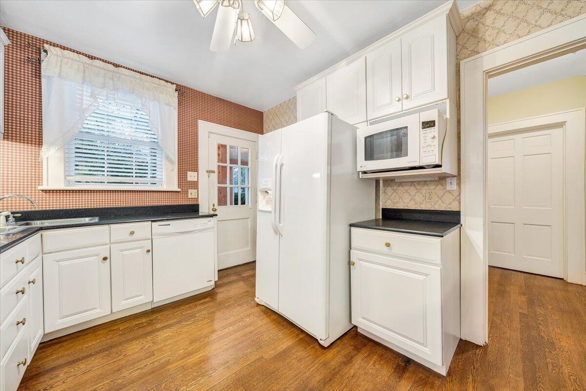 1811 Warrington Road Southwest Roanoke, VA 24015 - Photo 18 of 53 18-MIB08958