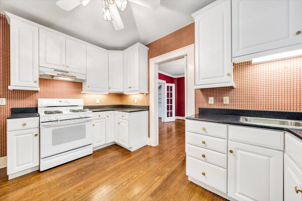 1811 Warrington Road Southwest Roanoke, VA 24015 - Photo 19 of 53 19-MIB08961