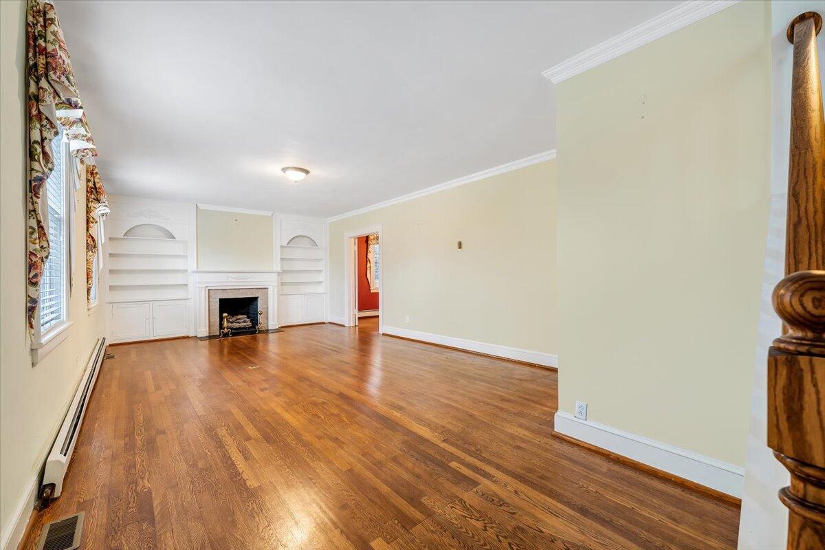 1811 Warrington Road Southwest Roanoke, VA 24015 - Photo 2 of 53 02-MIB08904