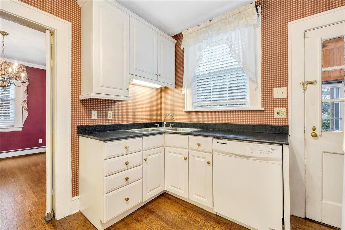 1811 Warrington Road Southwest Roanoke, VA 24015 - Photo 23 of 53 23-MIB08973