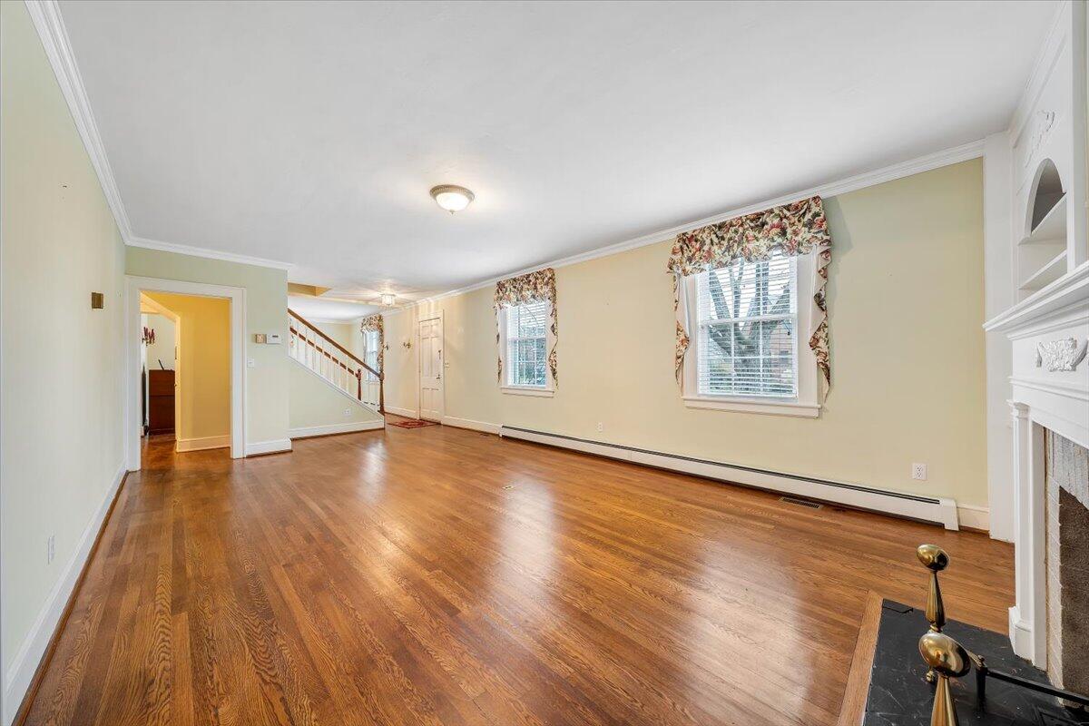 1811 Warrington Road Southwest Roanoke, VA 24015 - Photo 4 of 53 04-MIB08916