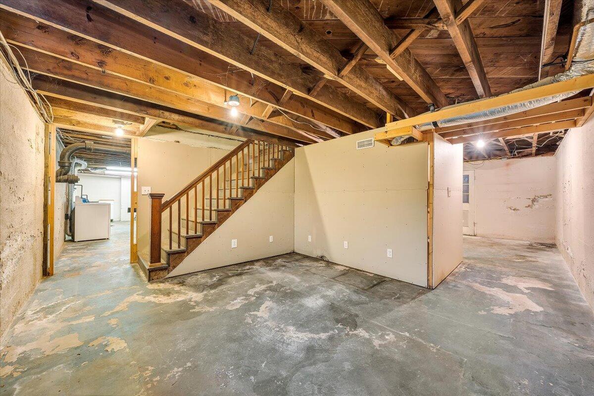 1811 Warrington Road Southwest Roanoke, VA 24015 - Photo 42 of 53 42-MIB09030