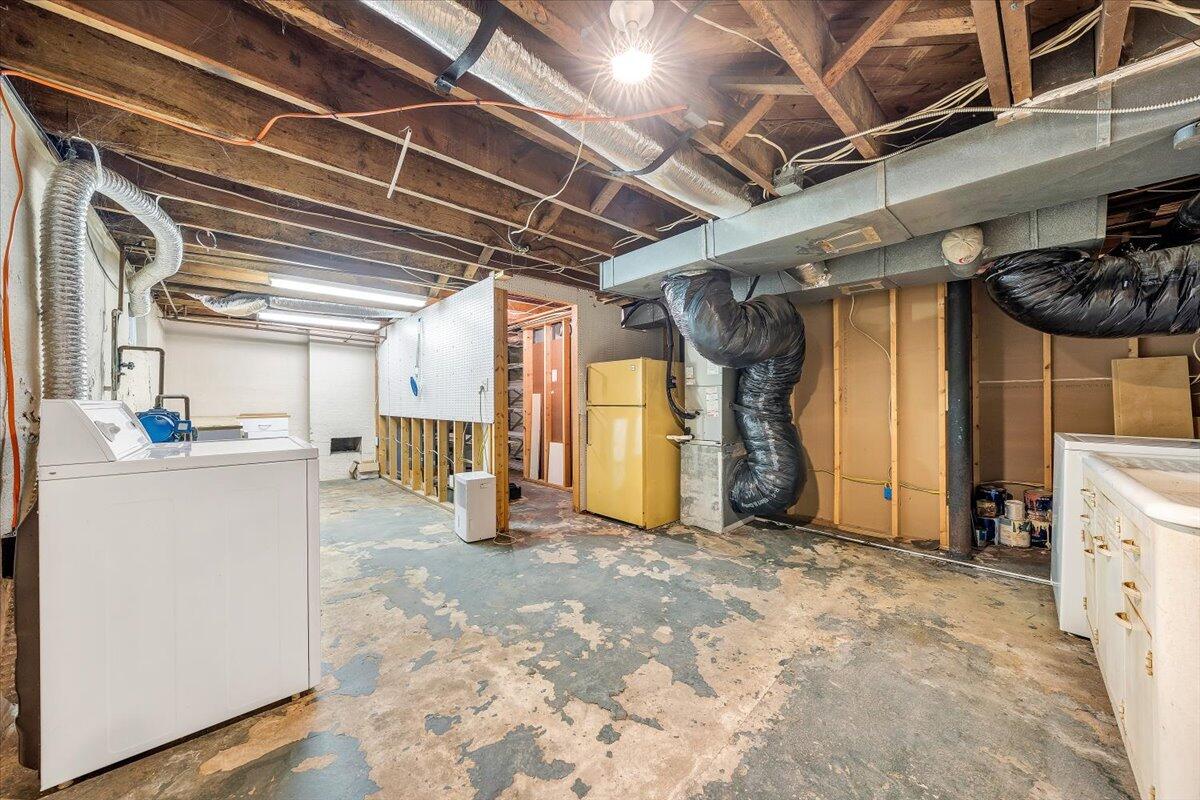 1811 Warrington Road Southwest Roanoke, VA 24015 - Photo 44 of 53 44-MIB09033