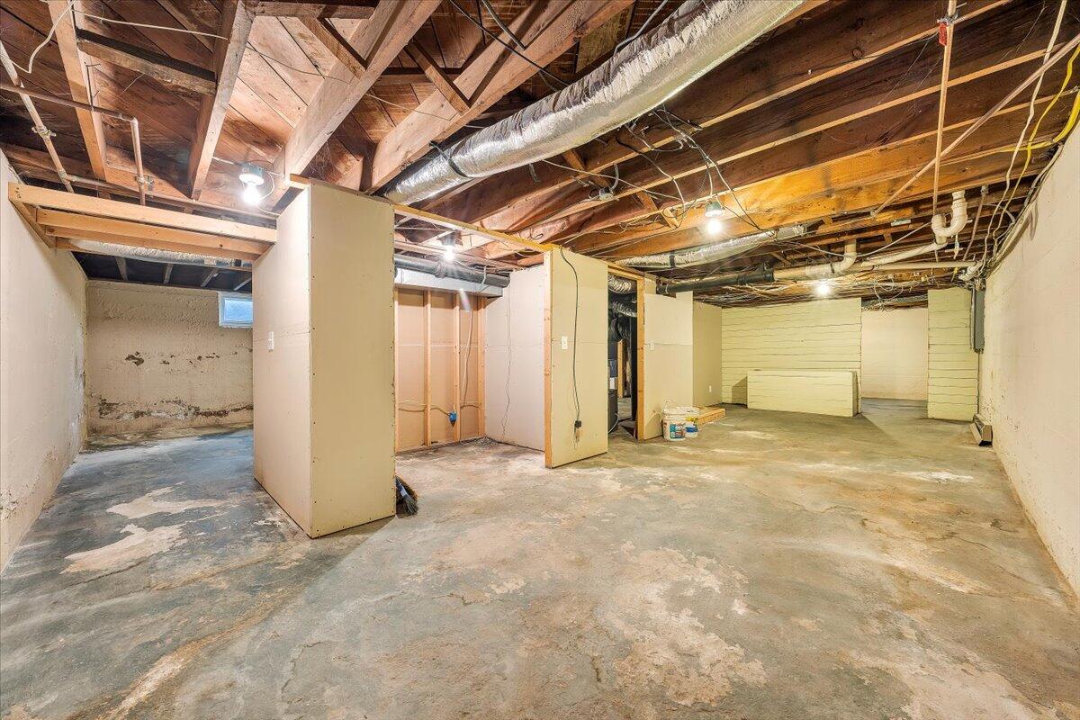 1811 Warrington Road Southwest Roanoke, VA 24015 - Photo 45 of 53 46-MIB09039
