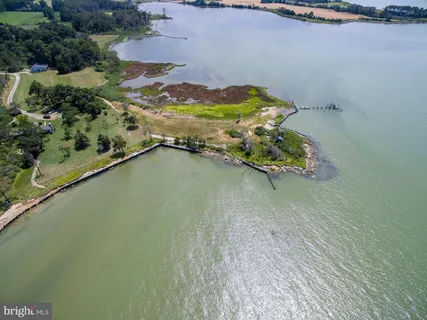 a view of a lake in middle of the house