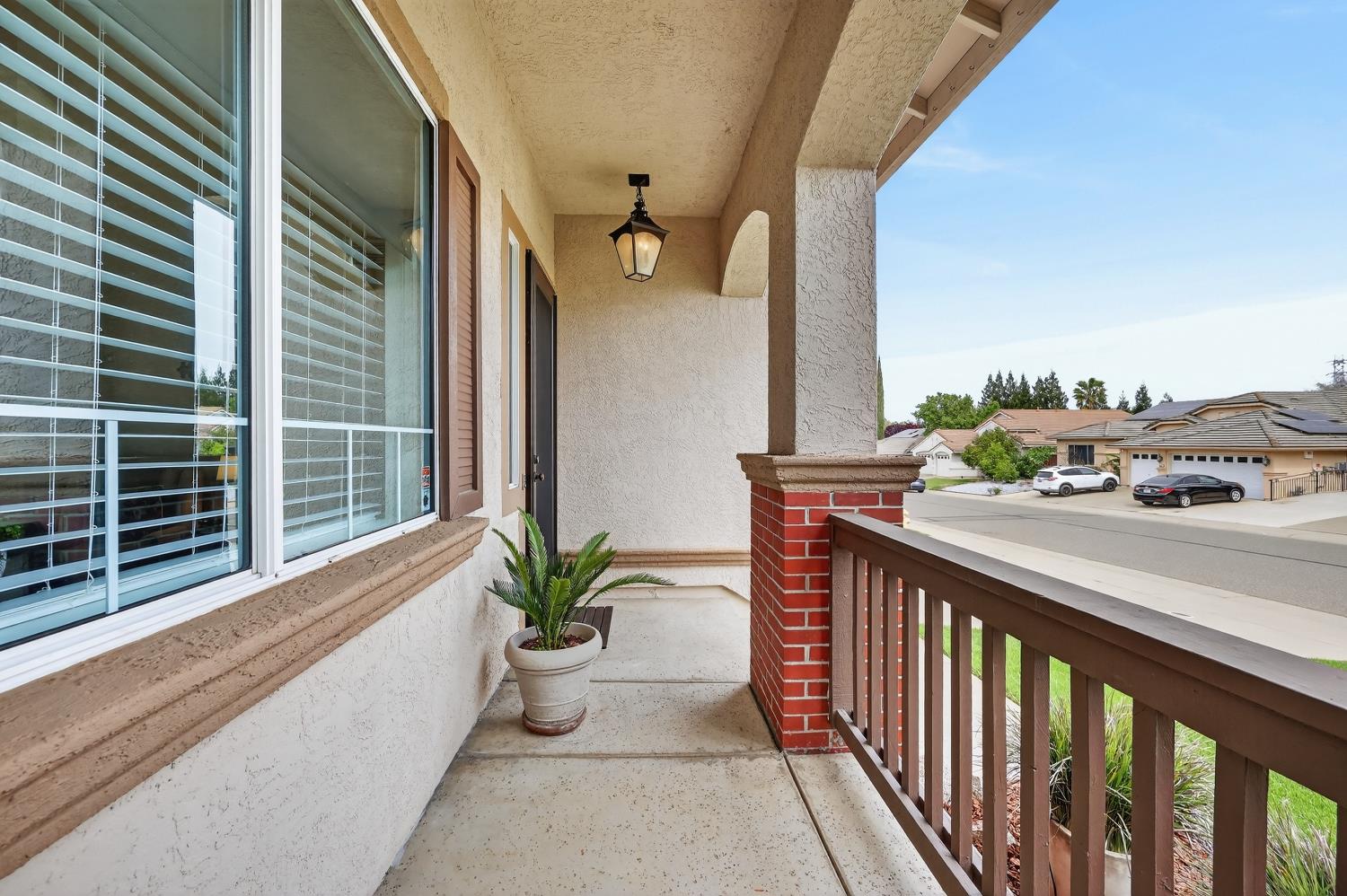 1203 Halidon Way Folsom, CA 95630 - Photo 4 of 98