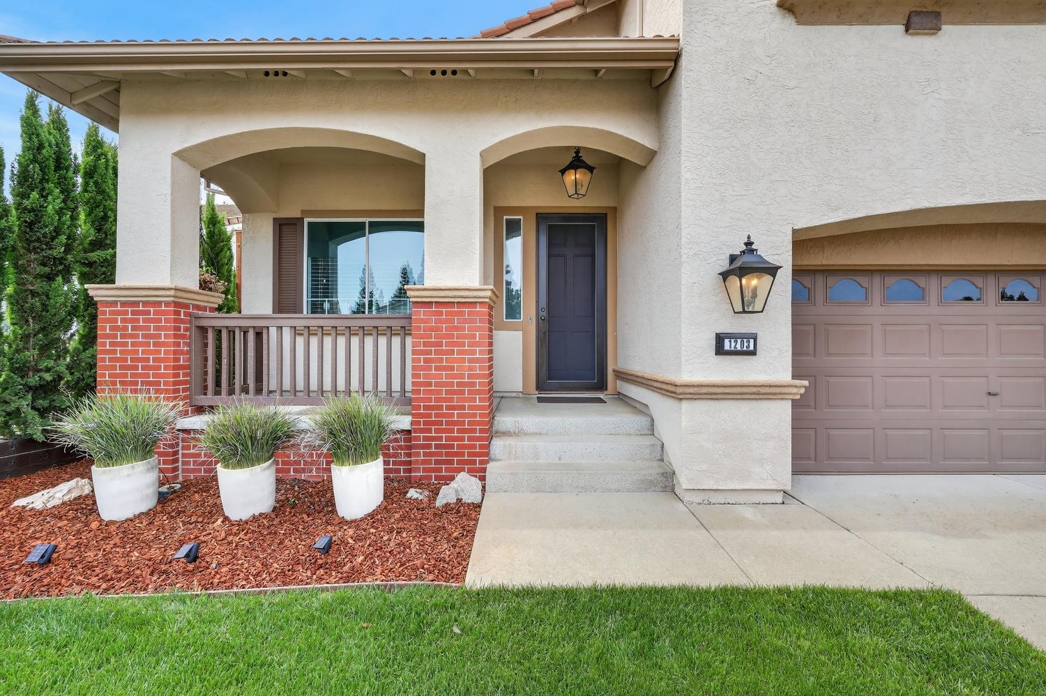 1203 Halidon Way Folsom, CA 95630 - Photo 5 of 98
