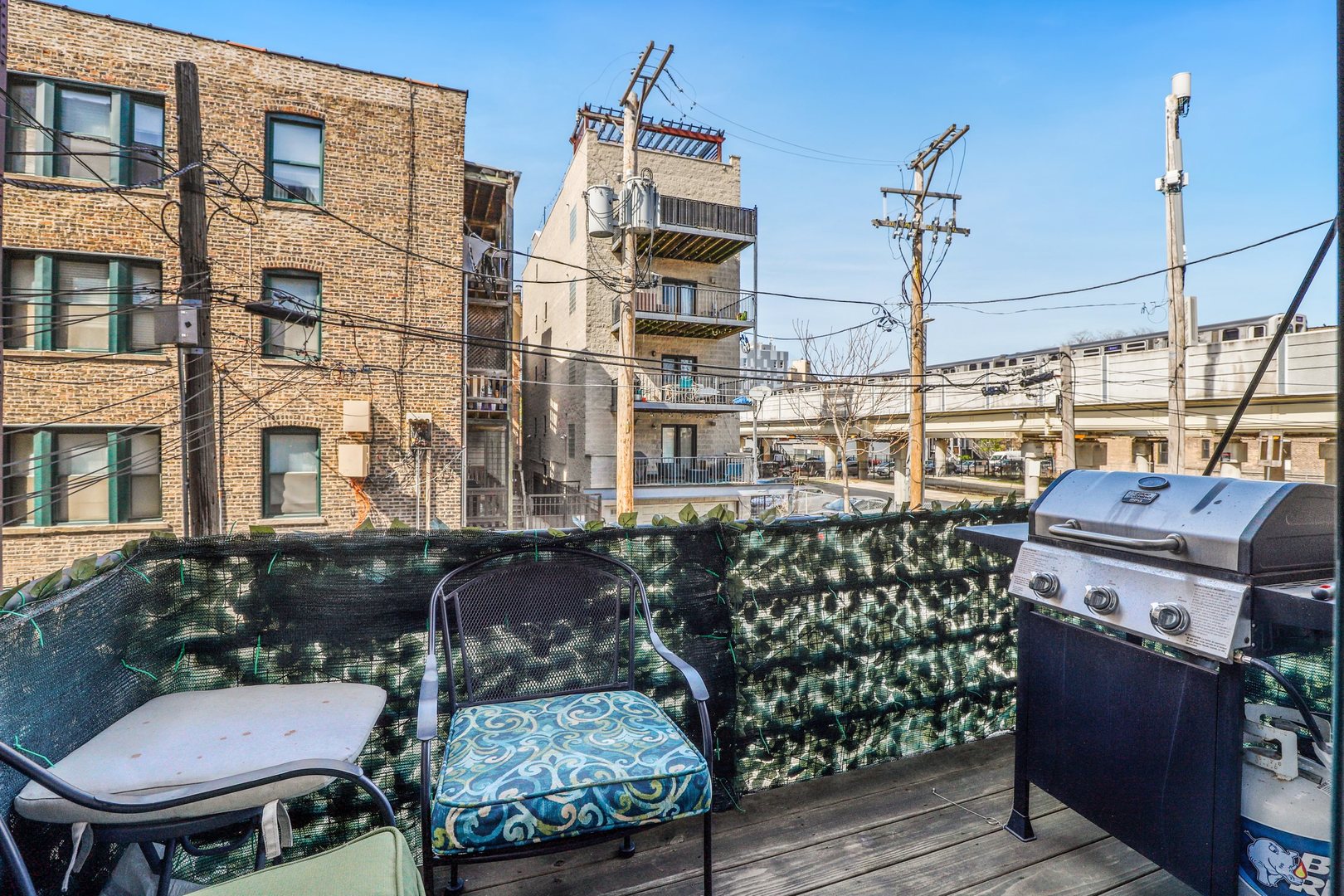 952 West Barry Avenue, Unit 1 Chicago, IL 60657 - Photo 10 of 11 a view of a chairs and table in the patio