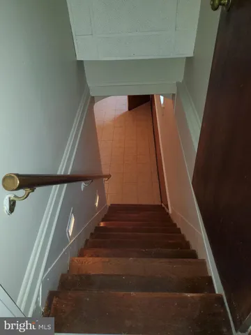 a view of a livingroom with furniture