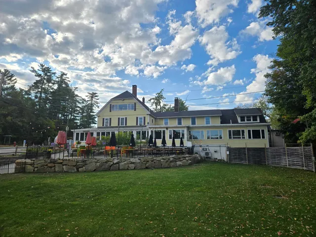 $2,300,000 | 3360-3378 White Mountain Highway, Conway, NH 03860