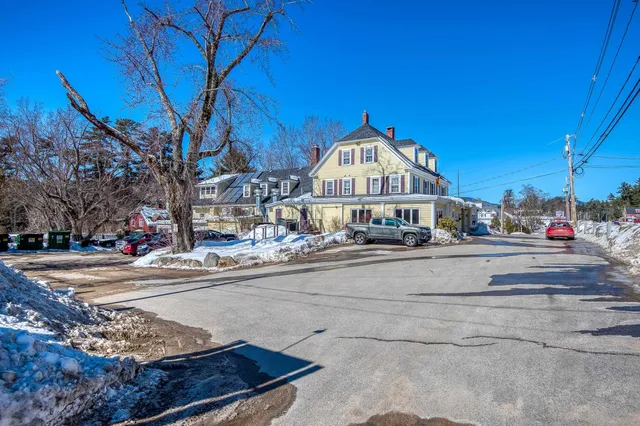$2,300,000 | 3360-3378 White Mountain Highway, Conway, NH 03860