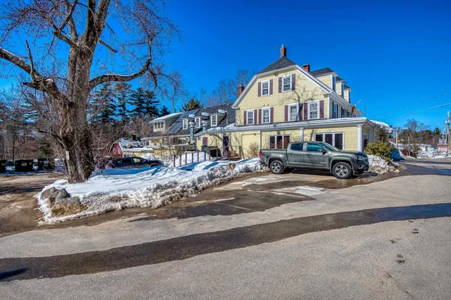 $2,300,000 | 3360-3378 White Mountain Highway, Conway, NH 03860