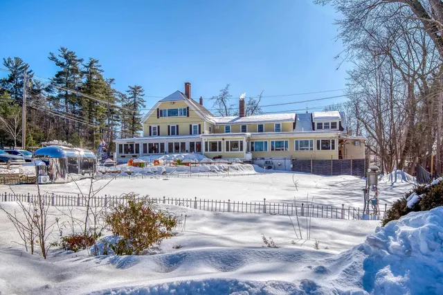 $2,300,000 | 3360-3378 White Mountain Highway, Conway, NH 03860