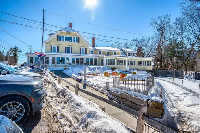 $2,300,000 | 3360-3378 White Mountain Highway, Conway, NH 03860