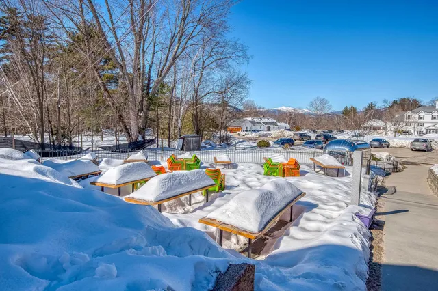 $2,300,000 | 3360-3378 White Mountain Highway, Conway, NH 03860