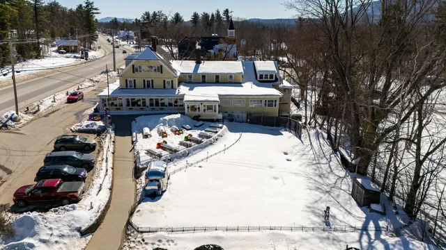 $2,300,000 | 3360-3378 White Mountain Highway, Conway, NH 03860