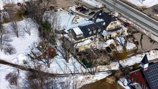 $2,300,000 | 3360-3378 White Mountain Highway, Conway, NH 03860