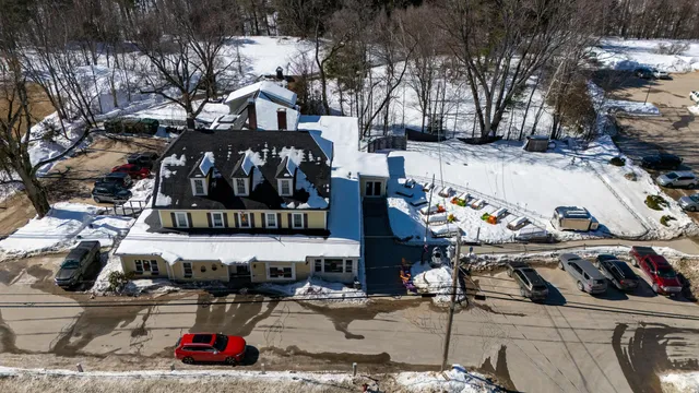 $2,300,000 | 3360-3378 White Mountain Highway, Conway, NH 03860