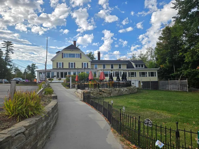 $2,300,000 | 3360-3378 White Mountain Highway, Conway, NH 03860