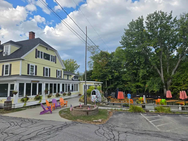 $2,300,000 | 3360-3378 White Mountain Highway, Conway, NH 03860