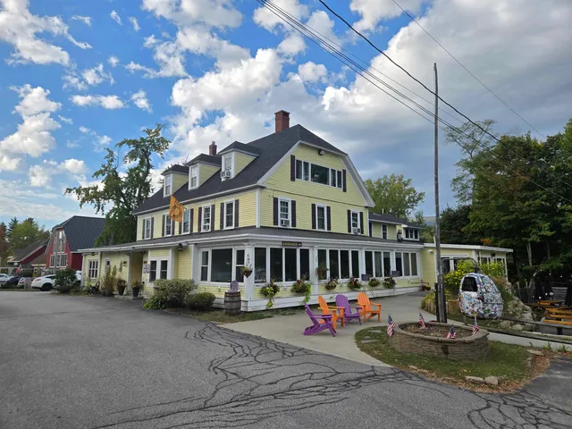 $2,300,000 | 3360-3378 White Mountain Highway, Conway, NH 03860