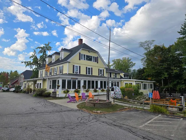 $2,300,000 | 3360-3378 White Mountain Highway, Conway, NH 03860
