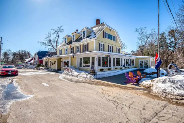 $2,300,000 | 3360-3378 White Mountain Highway, Conway, NH 03860