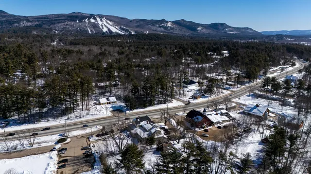 $2,300,000 | 3360-3378 White Mountain Highway, Conway, NH 03860