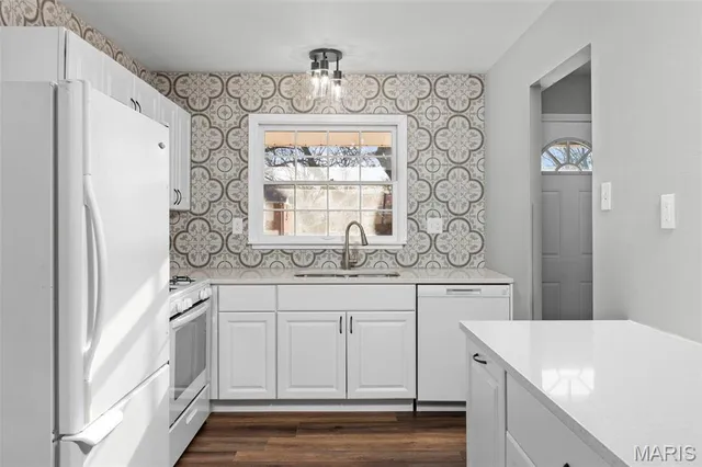 $1,700 | 7339 Gerardini Drive, Hazelwood, MO 63042