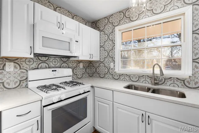 $1,700 | 7339 Gerardini Drive, Hazelwood, MO 63042