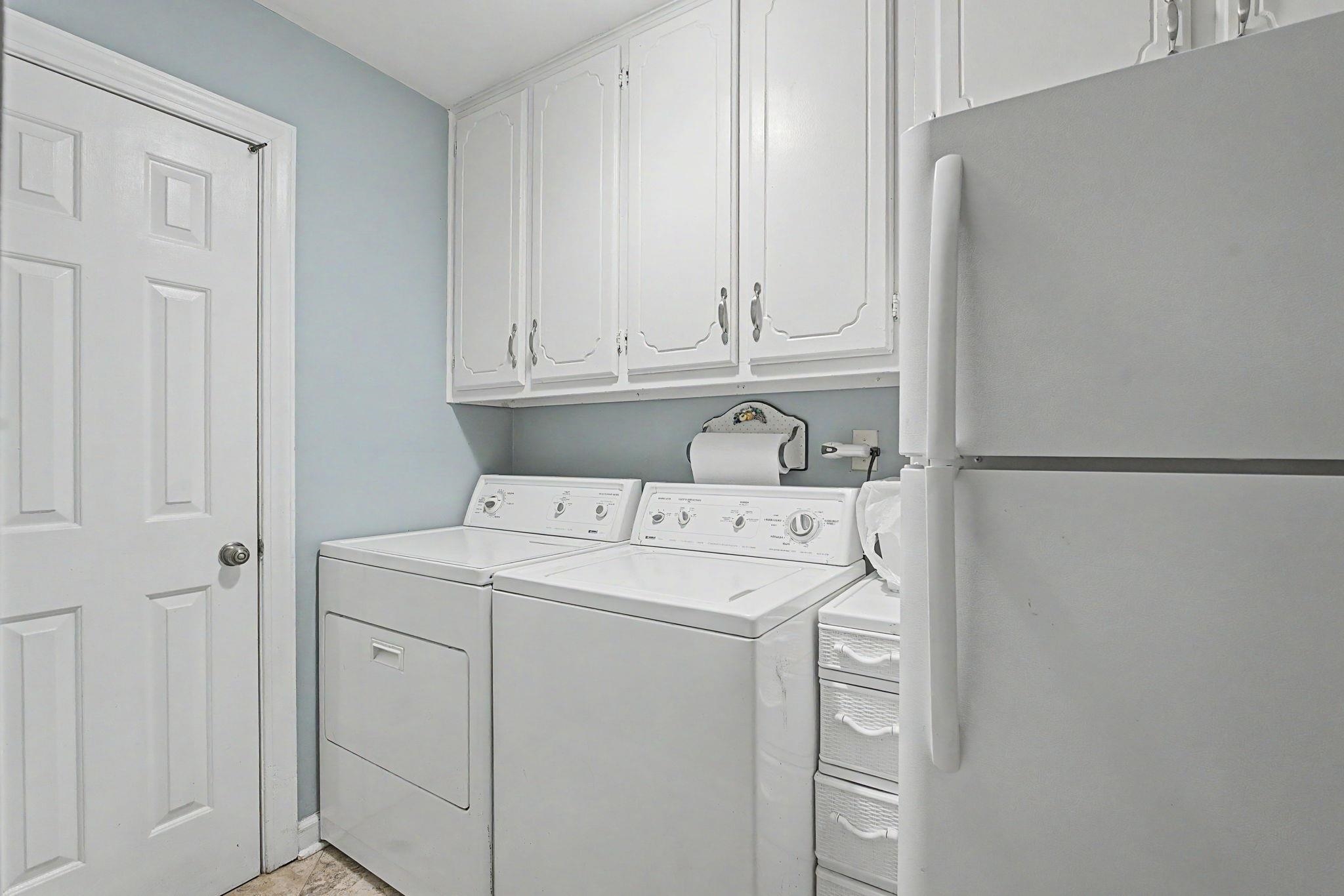 1929 Miller Farms Road Germantown, TN 38138 - Photo 33 of 40 Dedicated laundry area featuring a full-size washer and dryer